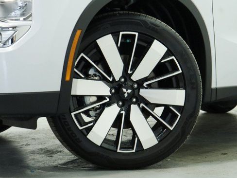 New 2026 Mitsubishi Outlander SE FWD image 3