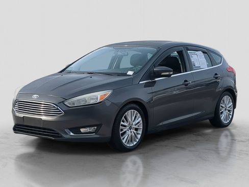 Used 2017 Ford Focus Titanium image 1