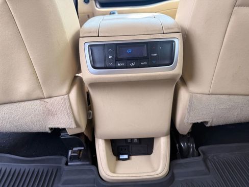 Used 2019 Toyota Highlander XLE image 28