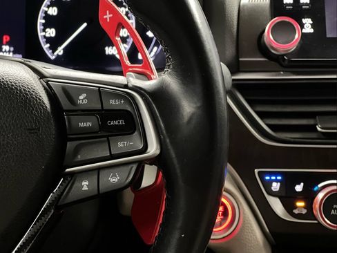 Used 2018 Honda Accord Touring image 22