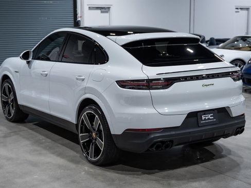 Used 2023 Porsche Cayenne Platinum Edition AWD/4WD image 4