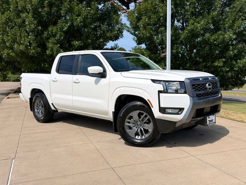 Used 2025 Nissan Frontier SV w/ SV Convenience Package RWD image 1