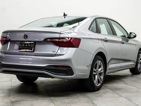 Used 2024 Volkswagen Jetta SE image 12