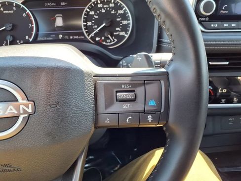 Used 2025 Nissan Rogue SV AWD/4WD image 14