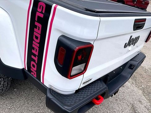 Used 2021 Jeep Gladiator Sport image 29