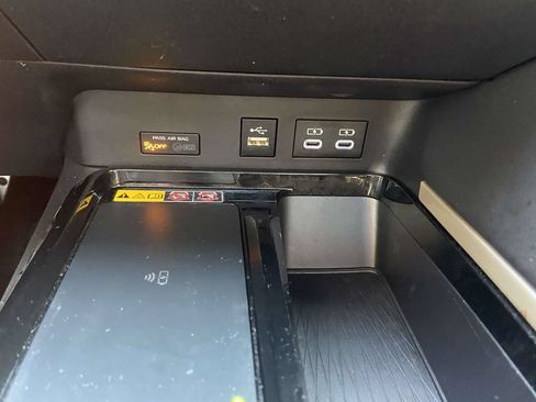 Used 2025 Toyota Camry XSE FWD image 31