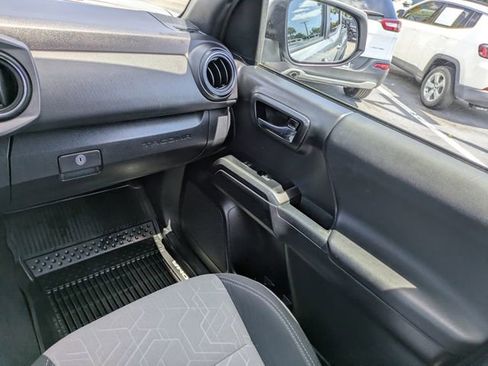 Used 2020 Toyota Tacoma TRD Off-Road AWD/4WD image 13