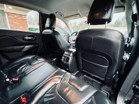 Used 2019 Jeep Cherokee Limited image 34