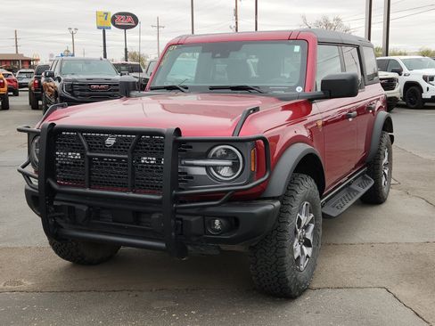 Used 2025 Ford Bronco Badlands image 1