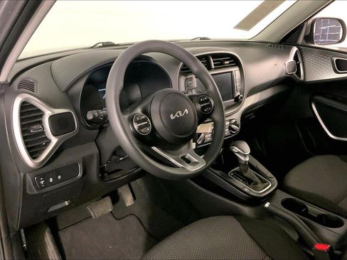 Used 2025 Kia Soul LX image 14