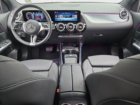 Used 2025 Mercedes-Benz GLA 250 image 17