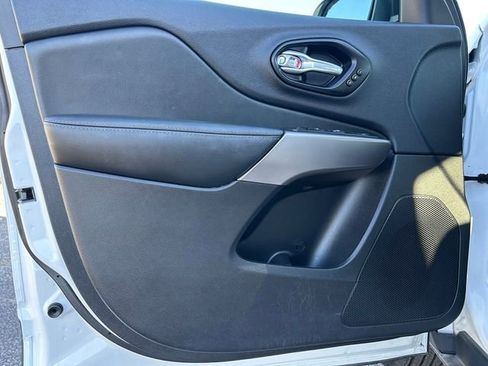 Used 2022 Jeep Cherokee Limited image 19