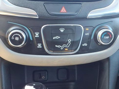 Used 2018 Chevrolet Equinox LS AWD/4WD image 23