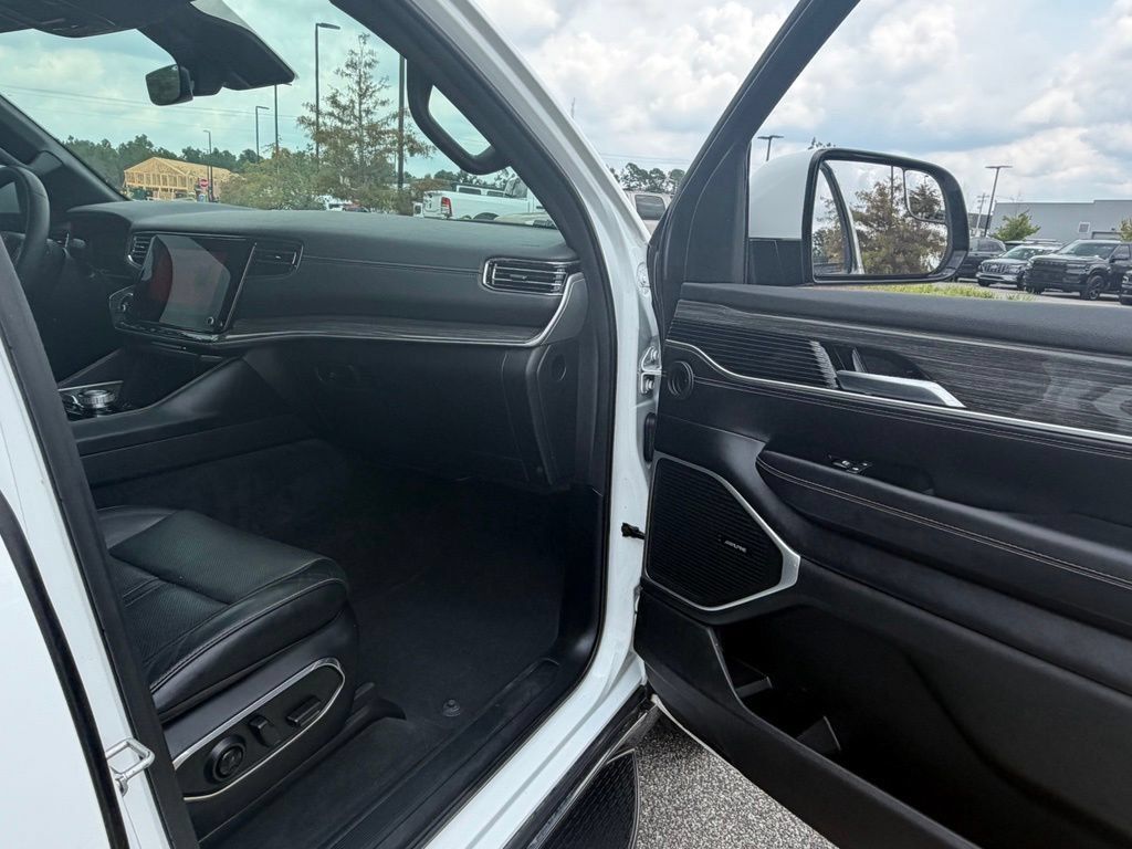Used 2022 Jeep Wagoneer Series II AWD/4WD image 38