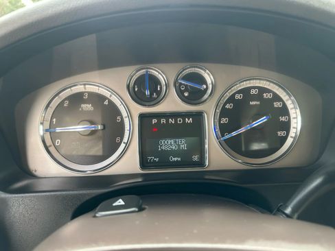 Used 2010 Cadillac Escalade Premium image 34