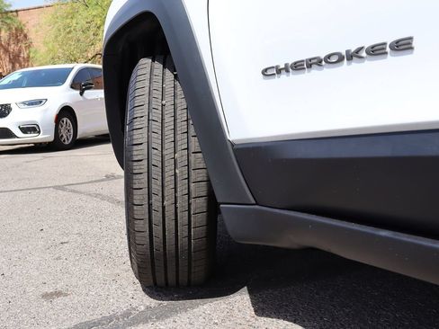 Used 2021 Jeep Cherokee Trailhawk w/ Premium Leather Package AWD/4WD image 6