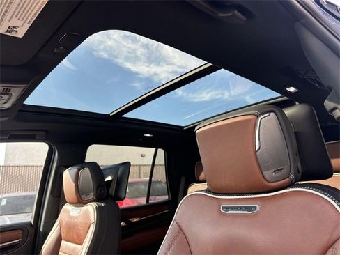 Used 2024 GMC Yukon Denali Ultimate image 18