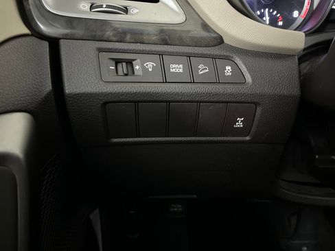 Used 2017 Hyundai Santa Fe SE image 61