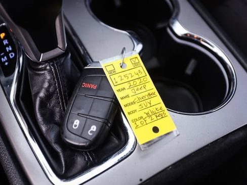 Used 2020 Jeep Grand Cherokee Laredo AWD/4WD image 59