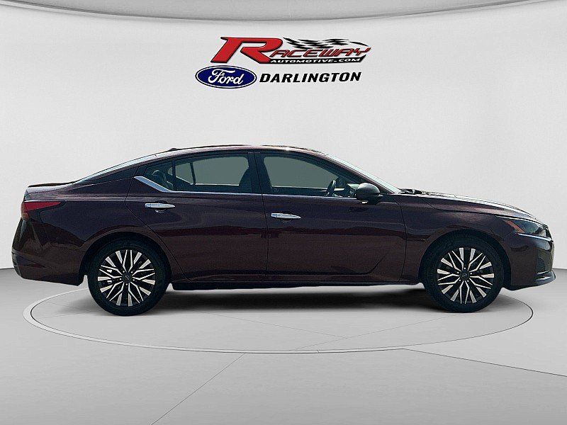 Used 2025 Nissan Altima 2.5 SV FWD image 6