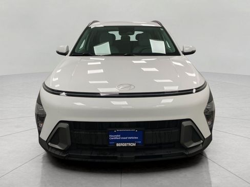 Certified 2024 Hyundai Kona SEL AWD/4WD image 9