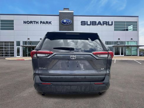 Used 2022 Toyota RAV4 LE FWD image 4