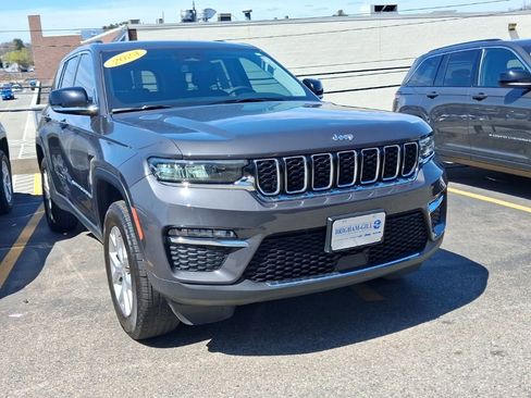Certified 2023 Jeep Grand Cherokee Limited AWD/4WD image 3