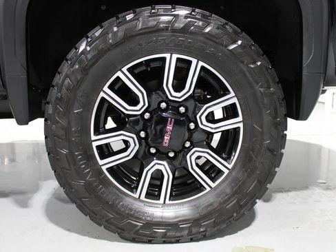 Used 2022 GMC Sierra 2500 AT4 w/ AT4 Premium Plus Package AWD/4WD image 32