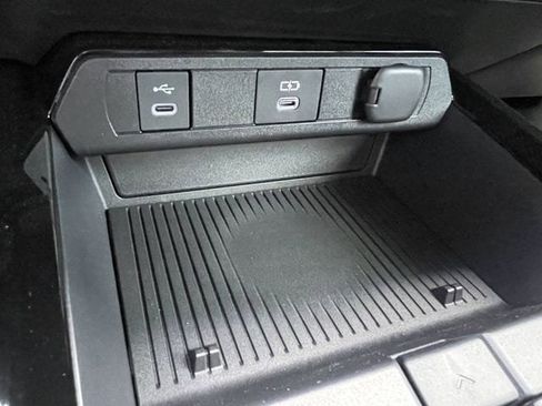 New 2026 Toyota Prius SE image 19