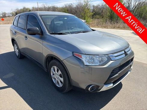 Used 2015 Mitsubishi Outlander ES image 1