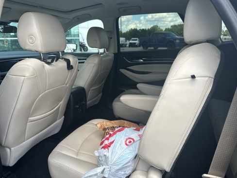 Used 2023 Buick Enclave Essence w/ Experience Buick Package FWD image 5