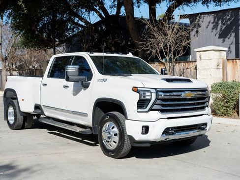 Used 2024 Chevrolet Silverado 3500 High Country w/ High Country Premium Package image 5