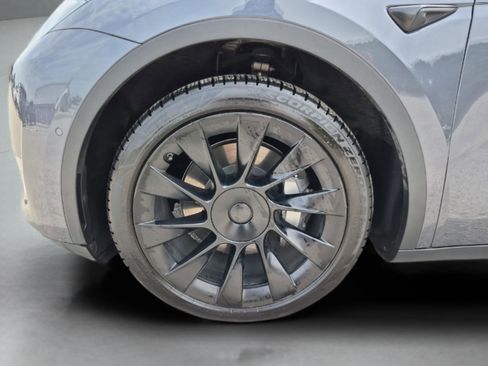 Used 2022 Tesla Model Y Long Range AWD/4WD image 31