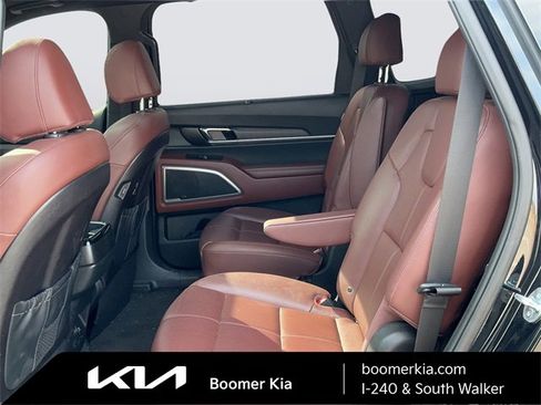 Used 2023 Kia Telluride EX w/ EX Captain's Chair Package image 13