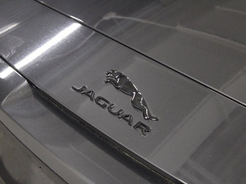 Used 2022 Jaguar F-TYPE R image 8