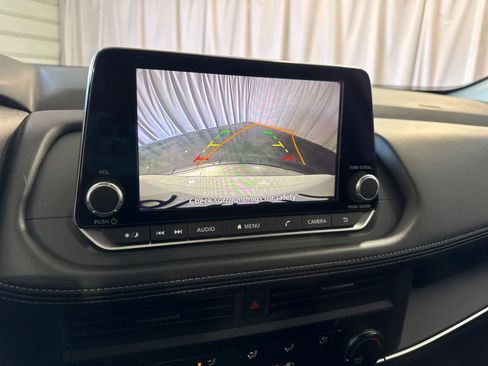 Used 2024 Nissan Rogue S FWD image 29