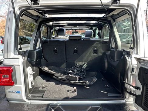 Used 2022 Jeep Wrangler Unlimited Sahara w/ Cold Weather Group image 11