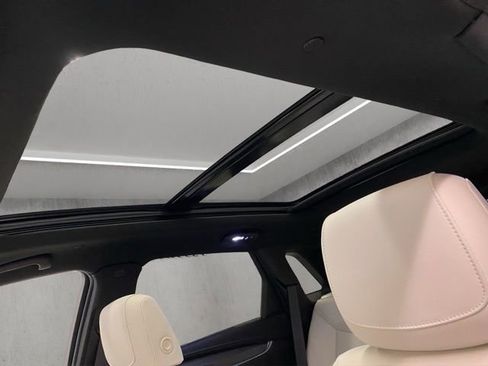 Used 2024 Cadillac XT5 Sportv w/ LPO, Floor Liner Package image 9