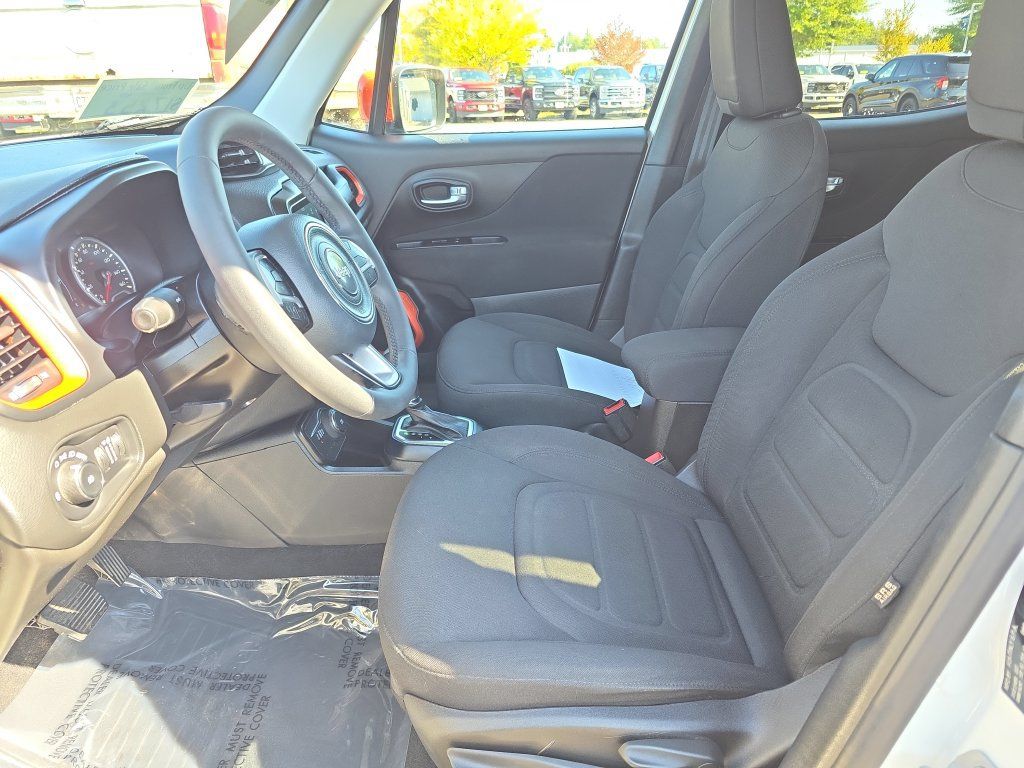Used 2020 Jeep Renegade Latitude AWD/4WD image 5