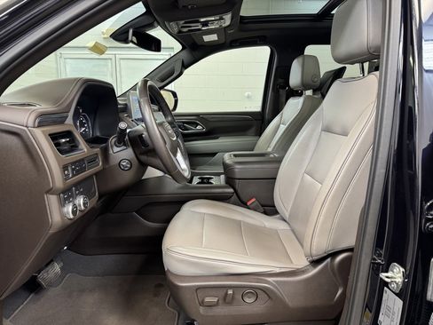Used 2021 GMC Yukon SLT w/ SLT Premium Package image 12