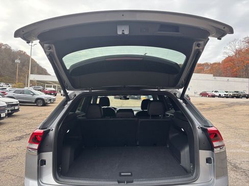 Used 2025 Volkswagen Atlas Cross Sport SE image 31