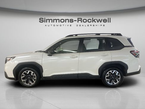 Used 2025 Subaru Forester AWD/4WD image 2