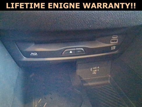 New 2026 Chrysler Pacifica Limited w/ Uconnect Theater Family Group AWD/4WD image 16