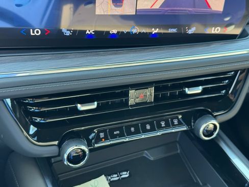 New 2026 Chevrolet Tahoe Z71 w/ Z71 Off-Road Package AWD/4WD image 18