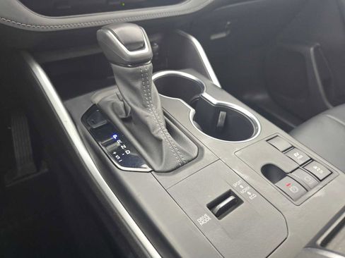 Certified 2024 Toyota Highlander XLE image 36