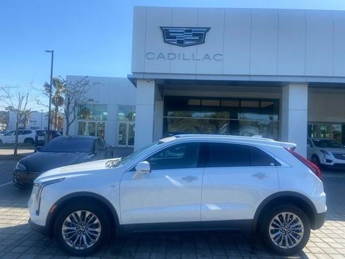 Certified 2025 Cadillac XT4 Premium Luxury image 1