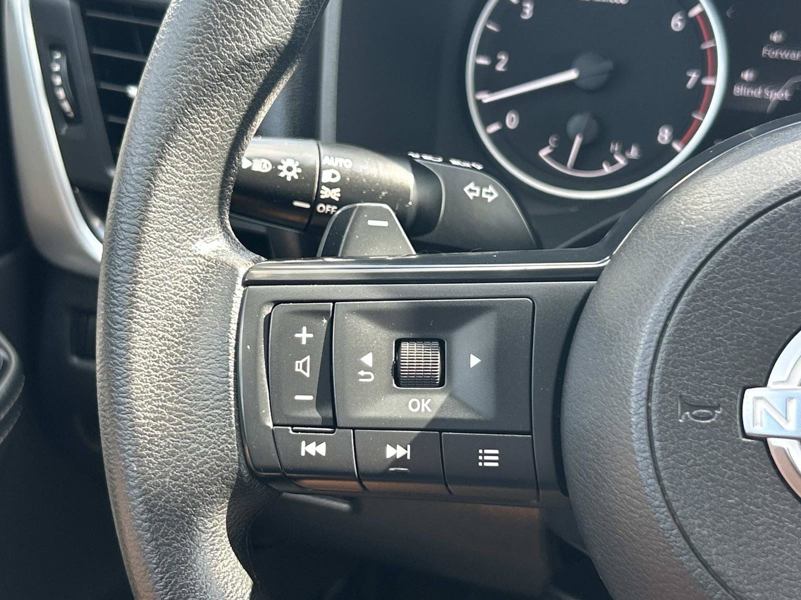 Used 2024 Nissan Rogue SV FWD image 34
