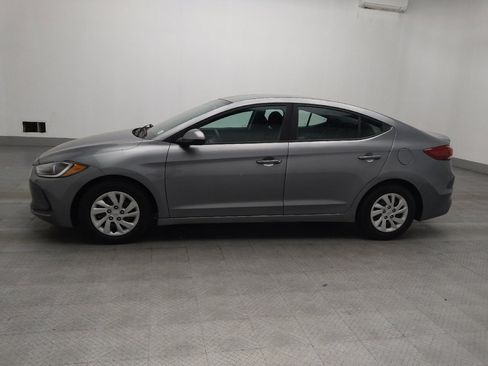 Used 2018 Hyundai Elantra SE FWD image 2