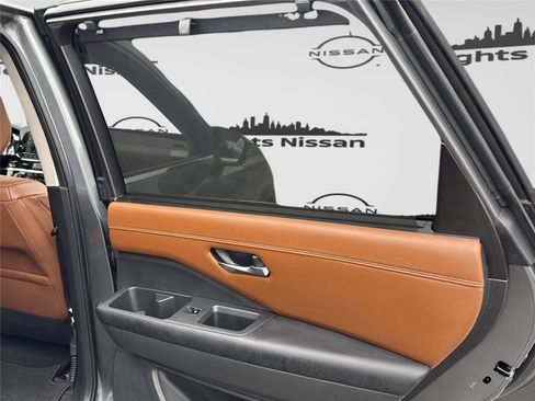 Used 2022 Nissan Pathfinder Platinum w/ Cargo Package AWD/4WD image 33