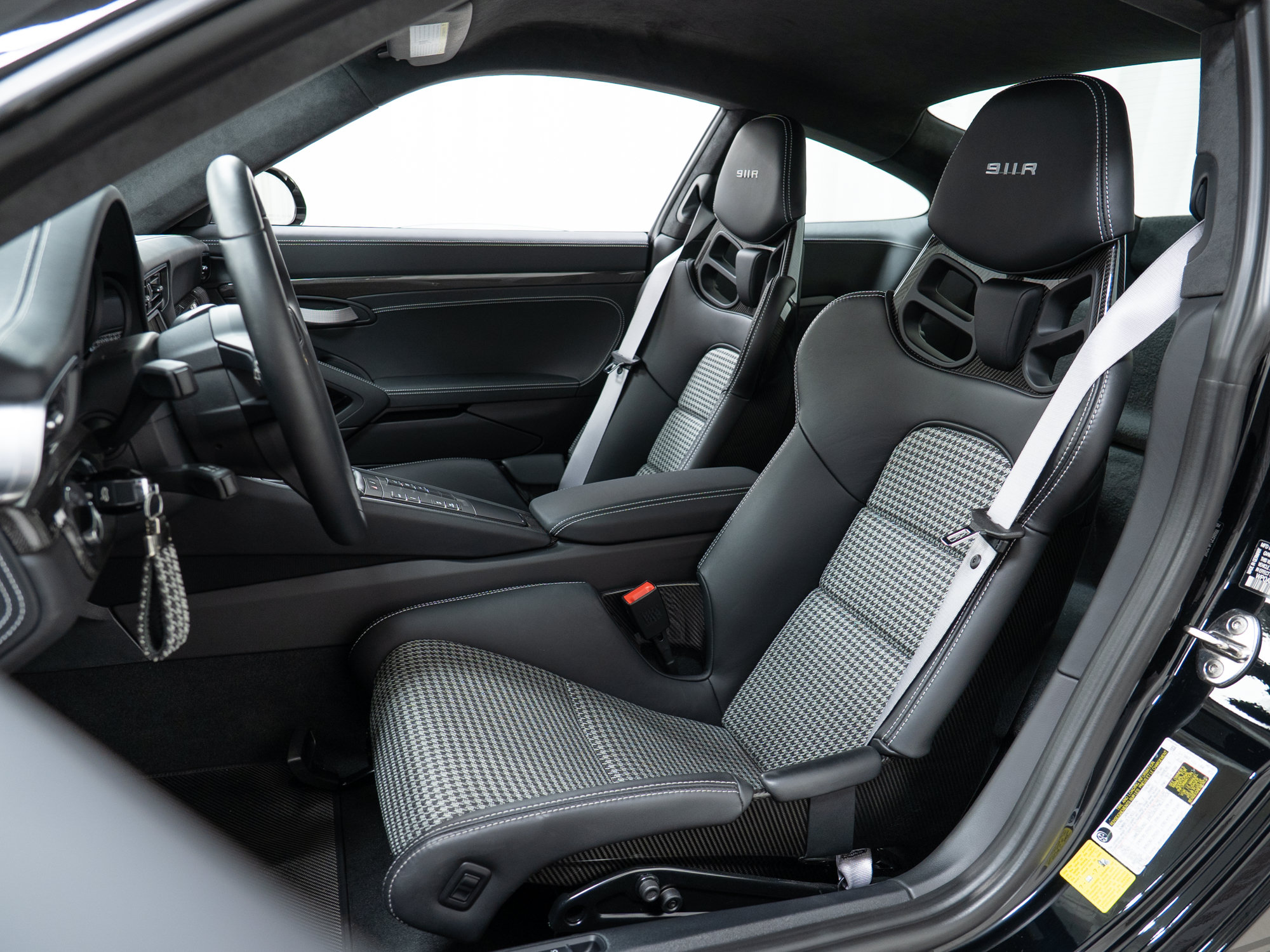 Used 2016 Porsche 911 R RWD image 24